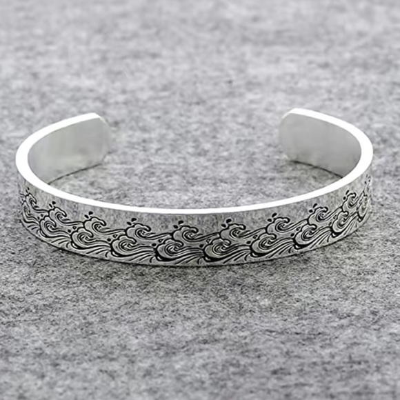 Engraved wave design bracelet - Picture 3 of 6